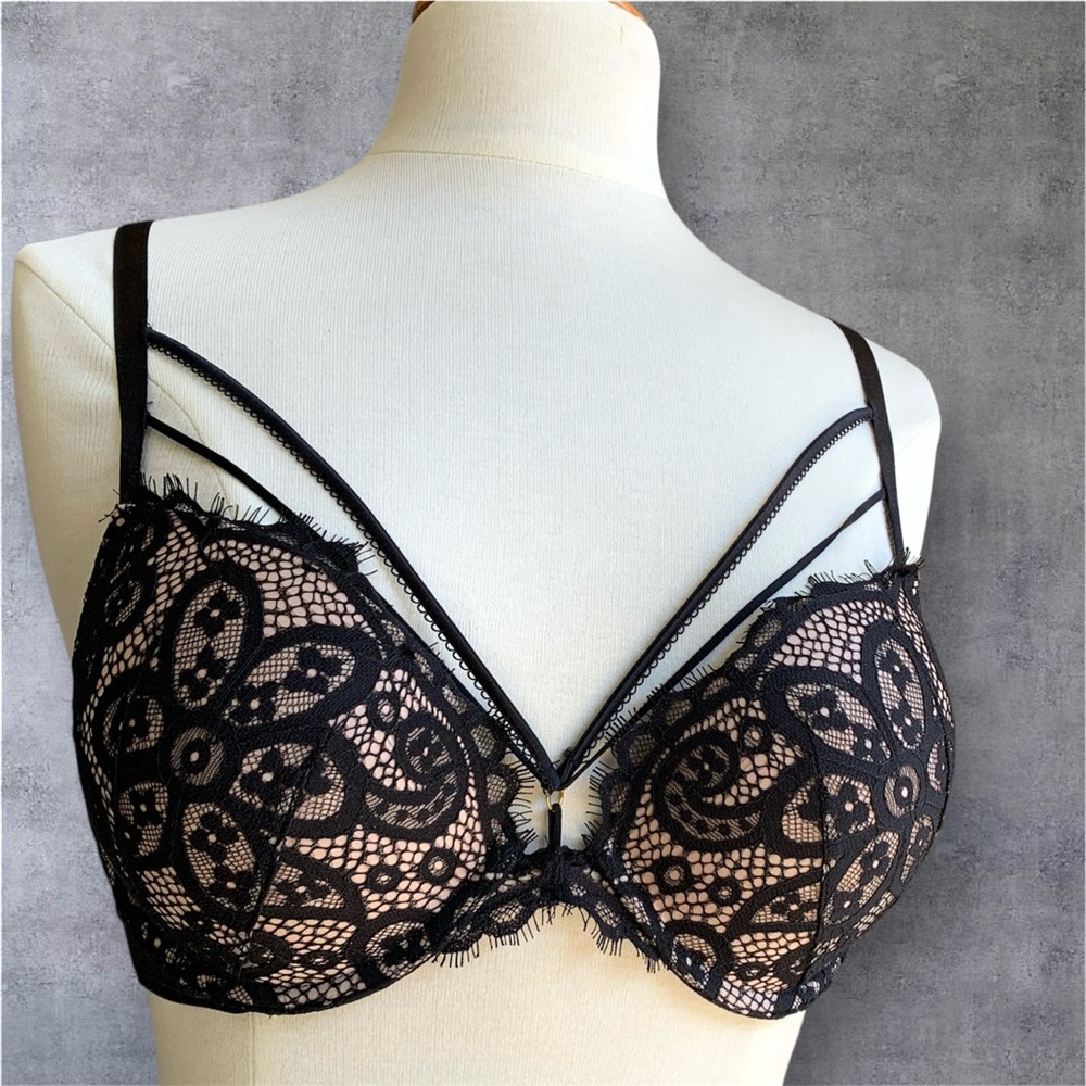 Victoria's Secret Very Sexy Push Up Lace Bra 34D
